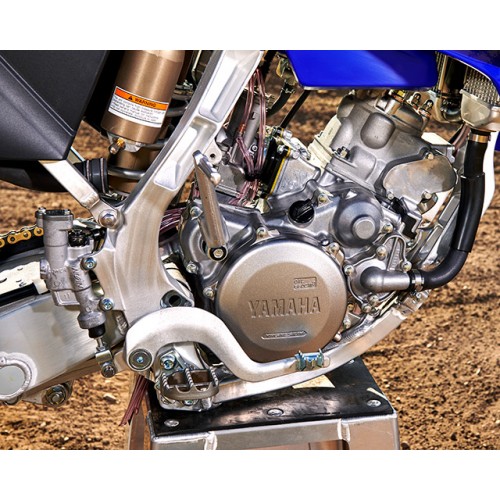 Free-revving and compact engine